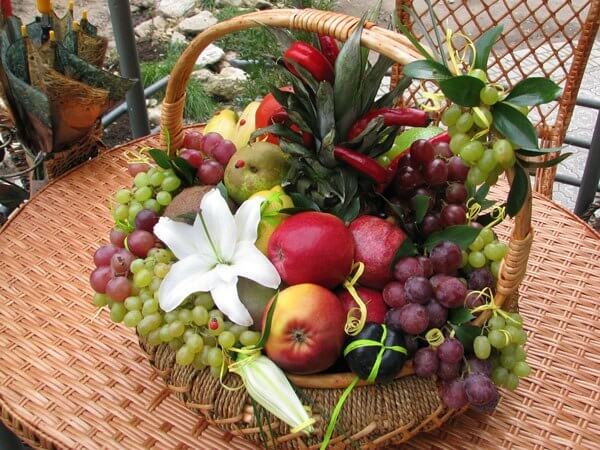 Фруктовые корзины из фруктов, овощей, цветов в подарок от руб. с доставкой по Петербургу