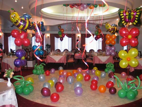 Воздушные шары - классическое украшение праздника