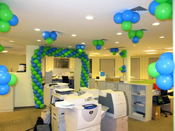 Оформление офиса воздушными шарами
