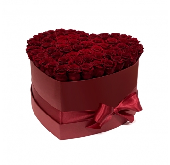 Красные розы в коробке сердце код товара 1599