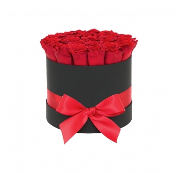 Красные розы в коробке код товара 1601