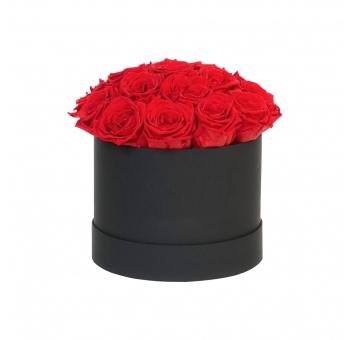 Красные розы в коробке код товара 1630