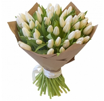 Белые тюльпаны в крафт упаковке #1752